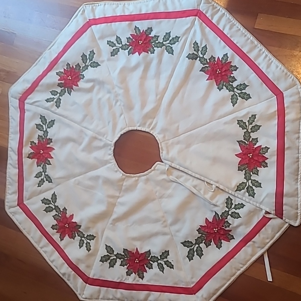 Poinsettia Christmas tree skirt